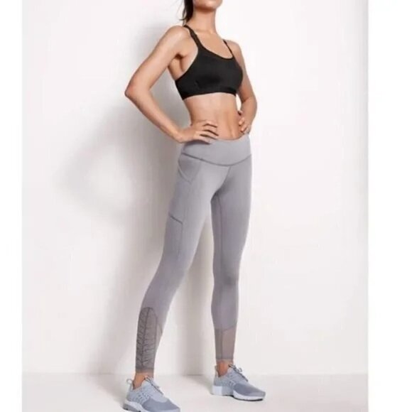 Victoria's Secret Sport VSX Knockout Light Gray 7/8 Athletic Leggings L - Picture 1 of 6